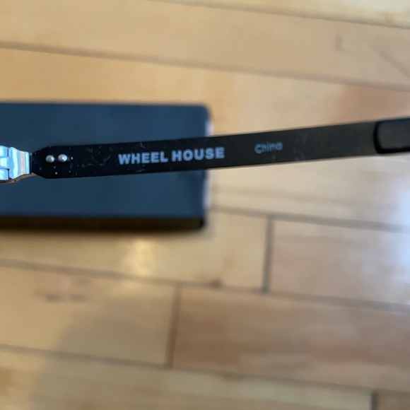 Oakley wheel house - Picture 4 of 5